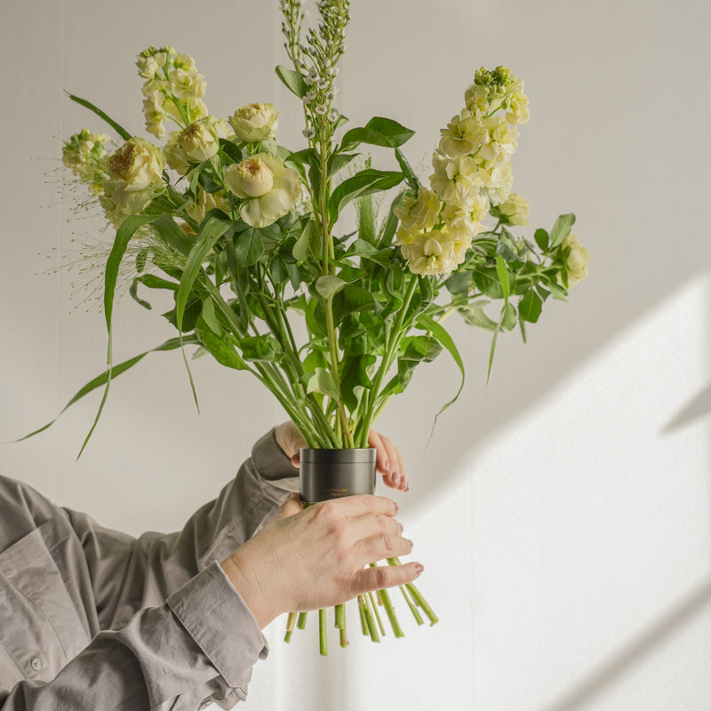 Nahaufnahme des Bouquet Twisters zur Demonstration seiner Funktionalität beim Blumenbinden