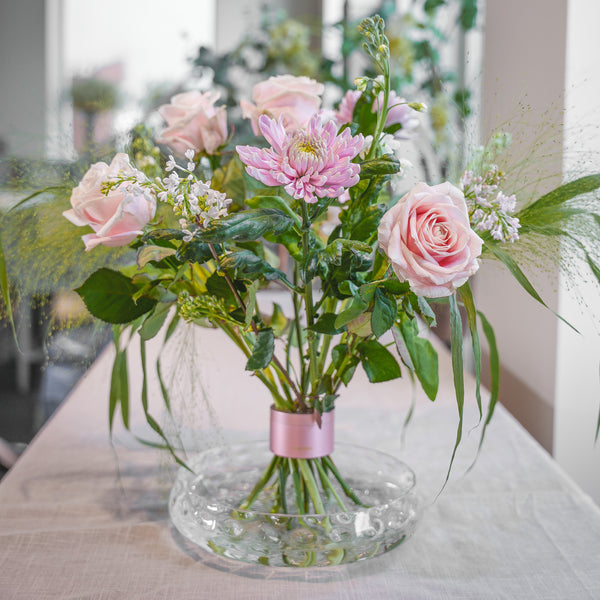 Fertiggestellter Strauß mit Hanataba Pink Champagne, der die schönen Ergebnisse veranschaulicht, die möglich sind